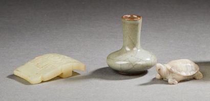 CHINE XXe siècle Set including a miniature celadon porcelain vase, a hard stone turtle,...