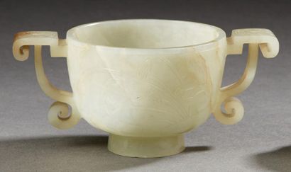 Chine XIXe siècle Small bowl in celadon nephrite and rust with two handles forming...