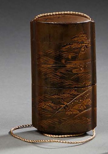 JAPON ÉPOQUE MEIJI (1868 1912) 
Inro with four lacquered wooden compartments decorated...