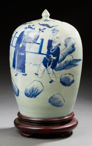 CHINE FIN XIXE SIÈCLE Celadon porcelain ginger pot with blue decoration under the...