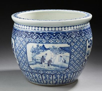 Chine XIXe siècle Aquarium en porcelaine à décor en bleu sous couverte d'oiseaux...