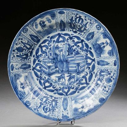 CHINE * Porcelain dish decorated in blue underglaze in the style of kraak of a mandarin...
