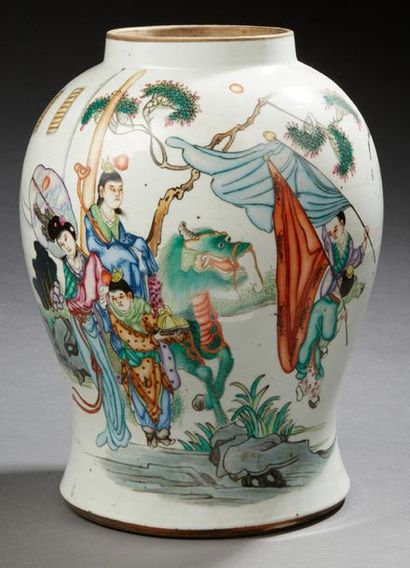 CHINE XXe siècle Potiche en porcelaine à décor en émaux polychromes d'immortels.
(fond...
