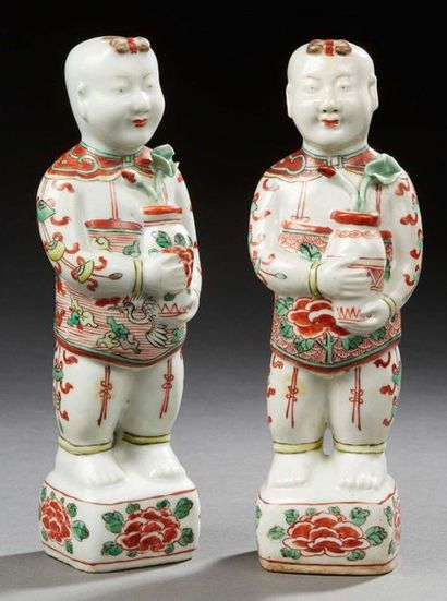 CHINE ÉPOQUE KANGXI (1662 1722) 
Two polychrome enamelled porcelain statuettes with...