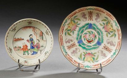 CHINE FIN XIXE SIÈCLE Porcelain pot with polychrome enamel decoration of young women...