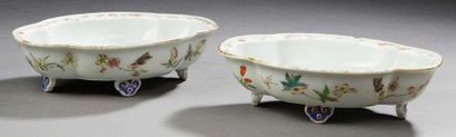 CHINE XVIIIe siècle Two four-lobed and four-sided porcelain dishes, decorated with...