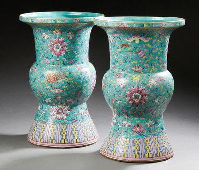 CHINE XXe siècle Pair of porcelain vases with wide flared necks decorated in polychrome...