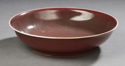 Chine XIXe siècle Slightly flared bowl in aubergine glazed porcelain. Apocryphal...
