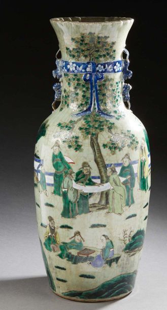CHINE NANKIN XXe SIÈCLE Large baluster vase in cracked celadon porcelain decorated...