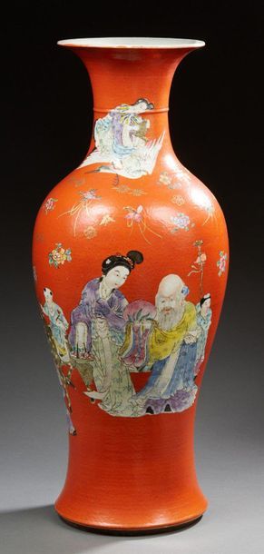 CHINE fin du XIXe siècle * Important vase balustre en porclaine à décor de personnages...