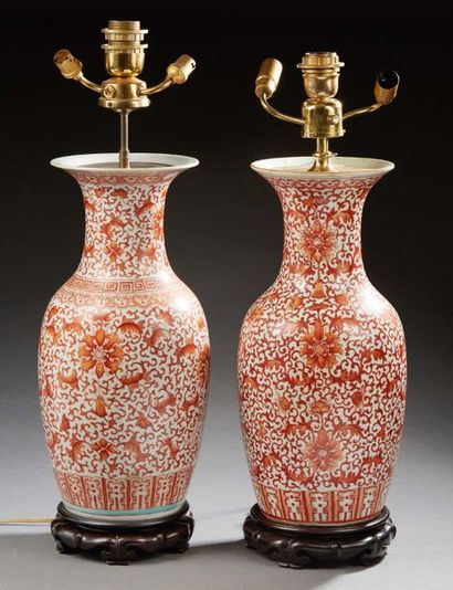 Chine XIXe siècle Two baluster vases that can form a pair in porcelain with red iron...