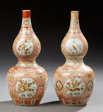 CHINE FIN XIXE SIÈCLE Pair of double gourd porcelain vases decorated in iron red...