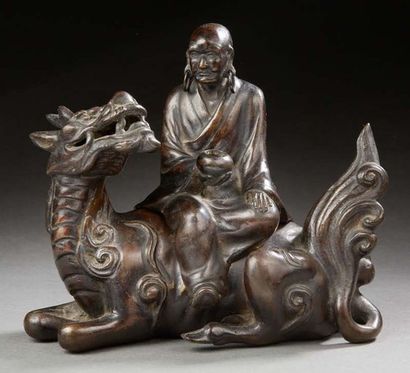 Chine XIXe siècle Bronze perfume burner with brown patina, sennin holding a bowl,...