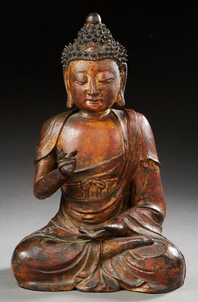CHINE ÉPOQUE MING (1368 1644) 
Bouddha en bronze laqué doré, assis en padmasana,...