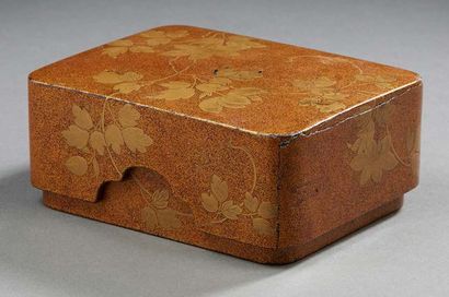 JAPON ÉPOQUE MEIJI (1868 1912) 
Rectangular kobako in nashiji lacquer, decorated...