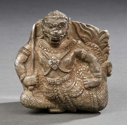 THAILANDE VERS 1900 
Small silver box, the lid decorated in repoussé with a monkey-headed...