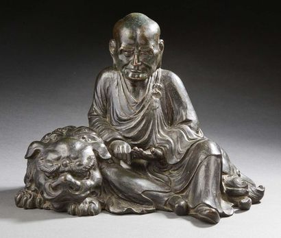JAPON FIN ÉPOQUE EDO (1603 1868) 
Grand okimono en bronze, sennin assis appuyé contre...