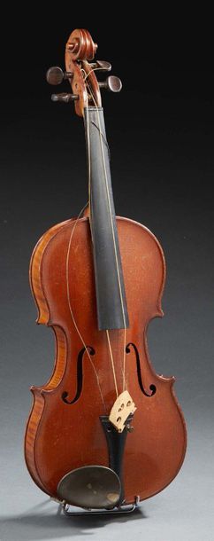 null FRENCH VIOLIN Pretty model after Amati.
Circa 1920/30.
359 mm.
BE