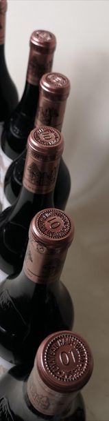 null 9 bouteilles CHÂTEAU HAUT BRION - 1er Grand cru classé Pessac Léognan 2001
...