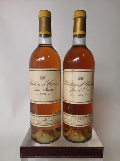 null 2 bouteilles CHÂTEAU D'YQUEM - 1er Grand cru supérieur Sauternes 1980

Etiquette...