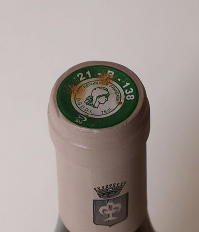 null 1 bouteille MONTRACHET Grand cru - COMTES LAFON 1999
Etiquette légèrement abimée....