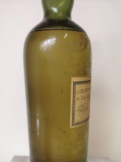 null 1 bouteille CHARTREUSE CIRCA 1869 


Niveau à l'épaulement, cire cassé sur le...