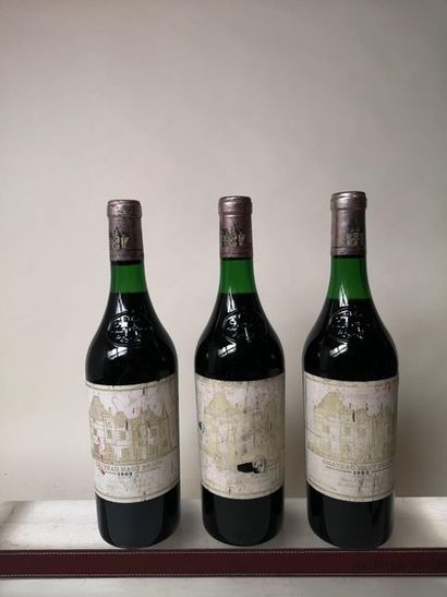 null 3 bouteilles CHÂTEAU HAUT BRION - 1er Gcc Pessac Léognan 1983


Etiquettes tachées...