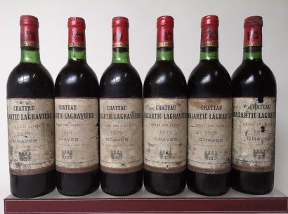 null 6 bouteilles CHÂTEAU MALARTIC LAGRAVIERE - Cc Pessac Léognan 1979

Etiquettes...