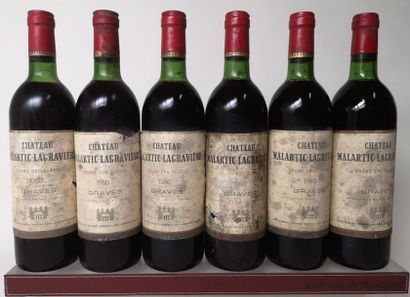 null 6 bouteilles CHÂTEAU MALARTIC LAGRAVIERE - Cc Pessac Léognan 1980

Etiquettes...