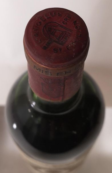 null 1 bouteille CHÂTEAU L'ANGELUS - 1er Gcc Saint Emilion 1982

Etiquette légèrement...