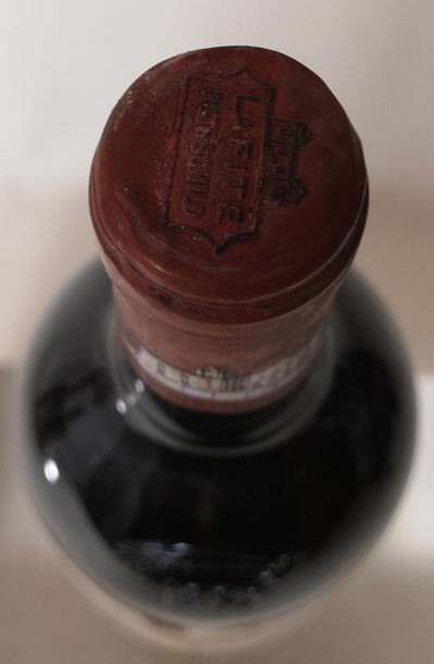 null 1 bouteille CHÂTEAU MARGAUX - 1er Gcc Margaux 1953

Etiquette légèrement tachée,...