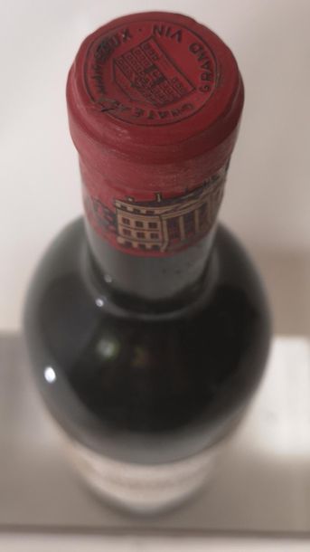 null 1 bouteille CHÂTEAU MARGAUX - 1er Gcc Margaux 1963

Etiquette légèrement tachée,...