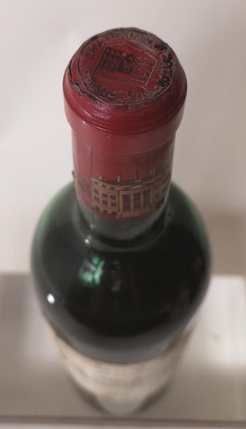 null 1 bouteille CHÂTEAU MARGAUX - 1er Gcc Margaux 1969

Etiquette tachée, niveau...