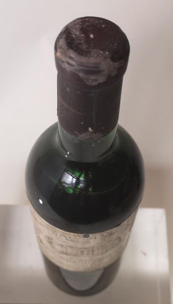 null 1 bouteille CHÂTEAU MARGAUX - 1er Gcc Margaux 1970

Etiquette tachée et griffée,...