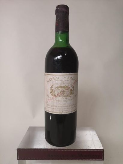 null 1 bouteille CHÂTEAU MARGAUX - 1er Gcc Margaux 1977

Etiquette légèrement tachée,...