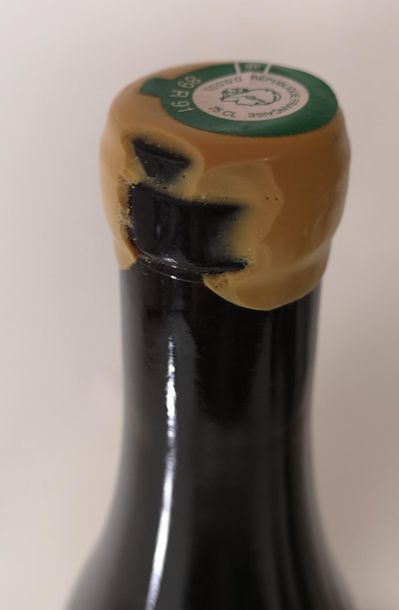 null 1 bouteille CHABLIS Grand cru "Valmur" - RAVENEAU 2011
cire cassée