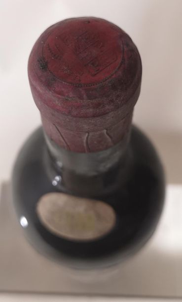 null 1 bouteille CHÂTEAU DENABRE - Haut Médoc 1938

Etiquette tachée, niveau bas...