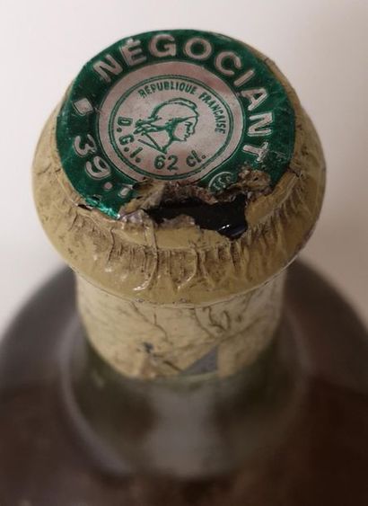 null 1 bouteille CHÂTEAU CHALON - Fuitière Viticole 1975

Etiquette et capsule a...