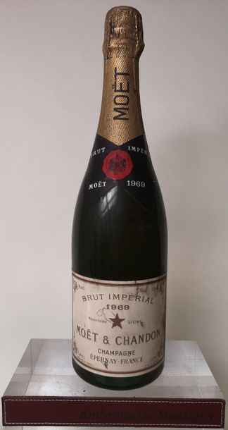 null 1 bouteille CHAMPAGNE MOET & CHANDON - Brut impérial 1969

Etiquette légèrement...
