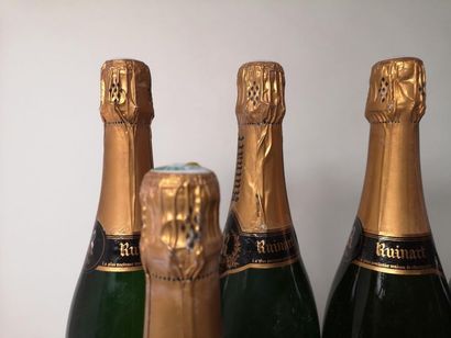 null 8 bouteilles CHAMPAGNE RUINART "R" année 1960/70 