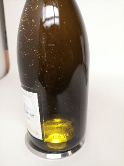 null 1 bouteille CHAMPAGNE POMMERY "Cuvée Louise" 1999

Coffret.