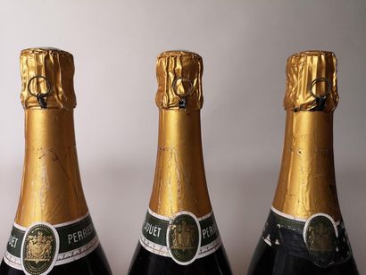 null 5 bouteilles CHAMPAGNE PERRIER JOUËT "Cuvée de Reserve" 1966

Plus une bouteille...