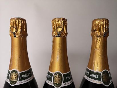 null 5 bouteilles CHAMPAGNE PERRIER JOUËT "Cuvée de Reserve" 1966

Plus une bouteille...