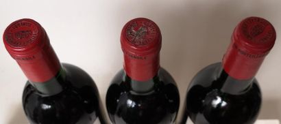 null 3 bouteilles CHÂTEAU L'EVANGILE - Pomerol 1984

Etiquettes légèrement tachées,...