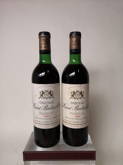null 2 bouteilles CHÂTEAU HAUT-BATAILLEY - 5é Gcc Pauillac 1969

Etiquettes tachées...