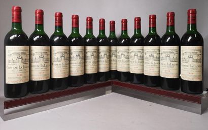 null 12 bouteilles CHÂTEAU LA LAGUNE - 3é Gcc Haut Médoc 1986

Caisse bois. Niveaux...