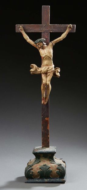 null CHRIST en croix en bois polychrome.
XVIIIe siècle
H. : 64 cm