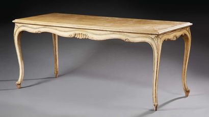 null GRANDE TABLE peinte de style Louis XV.
H. : 80 - L: 180 - P. : 75 cm