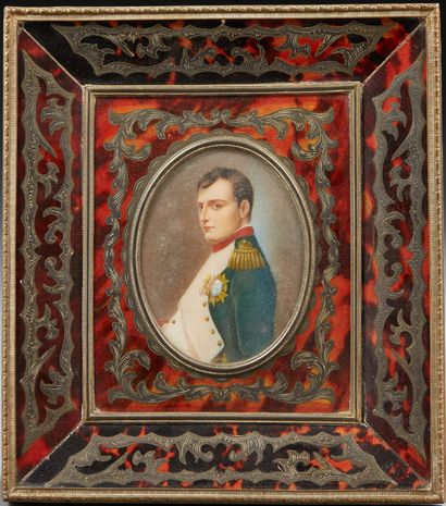 ÉCOLE FRANÇAISE DÉBUT 1900. 
Portrait de Napoléon Bonaparte de profil.
Miniature...