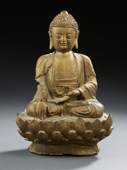 JAPON Bronze figurine representing a Buddha sitting in the lotus position on a double...